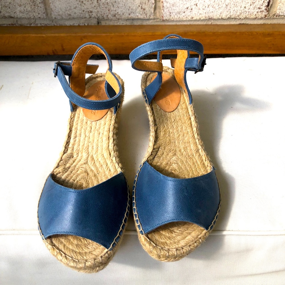 Blue leather espadrille sandal